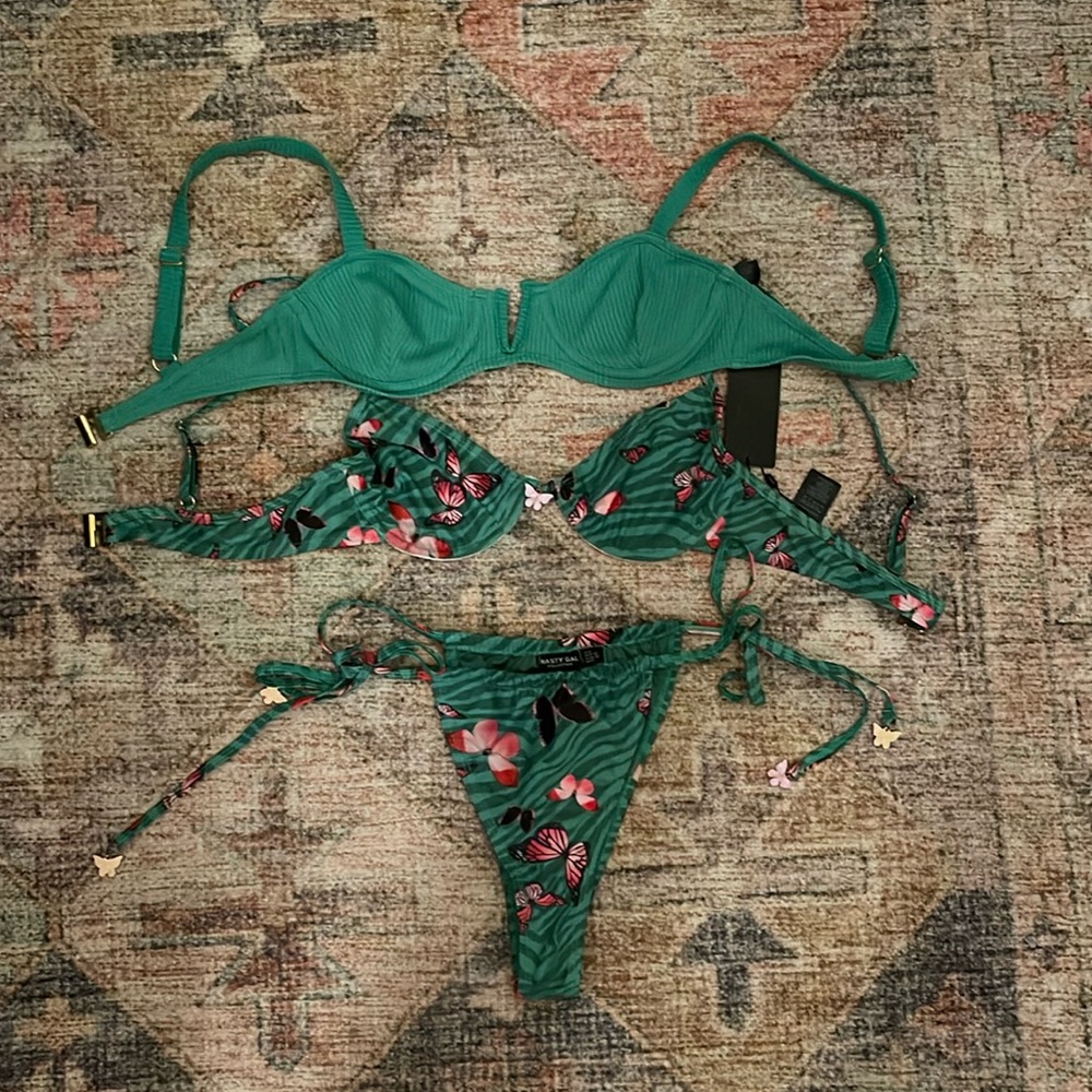 NEVER WORN 2tops 1 bottom 👙